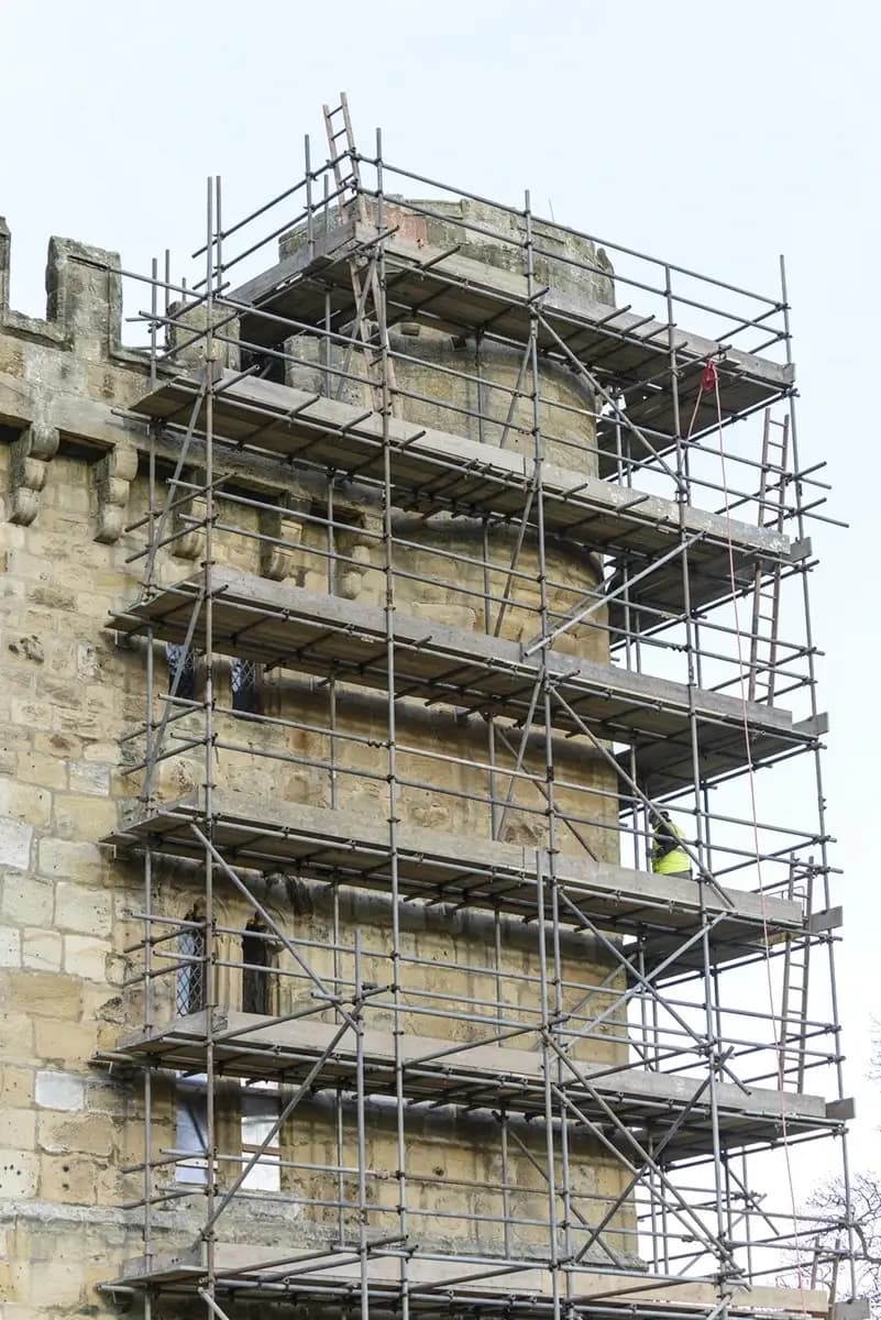 Modern scaffolding systems for construction projects